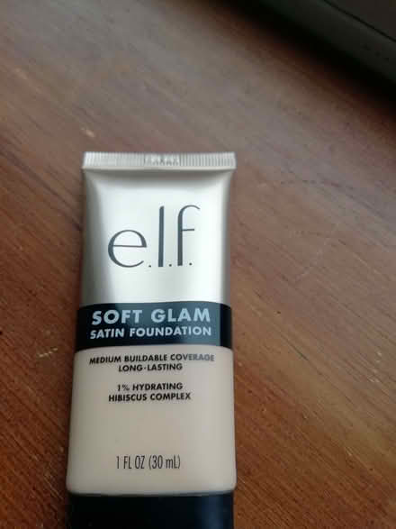 Photo of free ELF Soft Glam foundation (Darshill BA4) #1