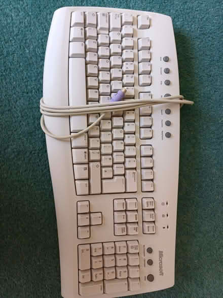 Photo of free Microsoft keyboard (Leire LE17) #1