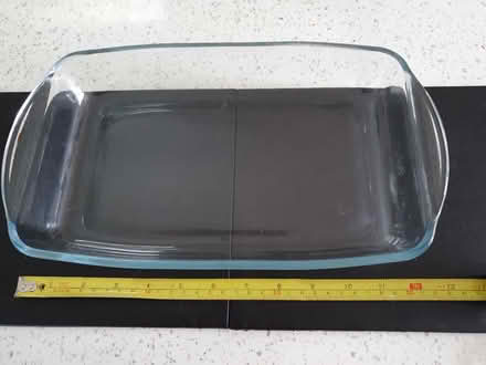Photo of free Pyrex dish, baking trays (Greatham GU33) #1