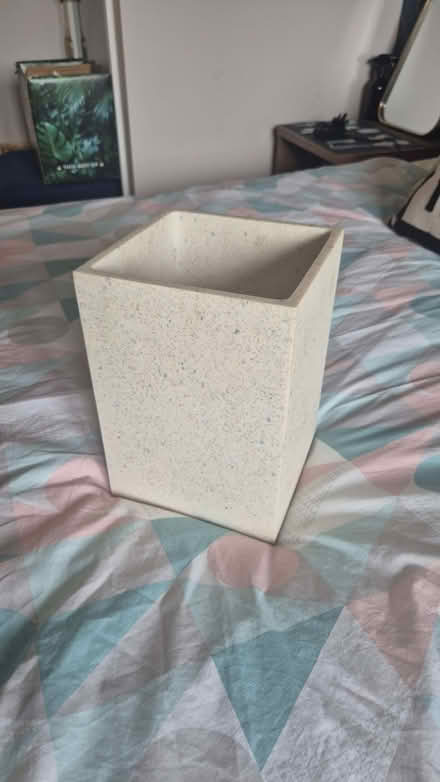Photo of free Stone/stone effect bin (Cogges OX28) #1