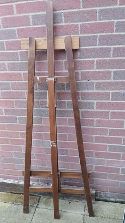 Photo of free Tall easel (Guidepost NE62) #1