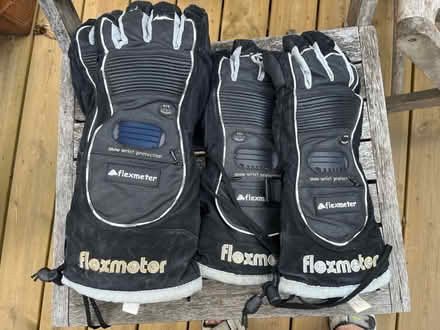 Photo of free Snow wrist protection gloves (Clapham SW4) #1