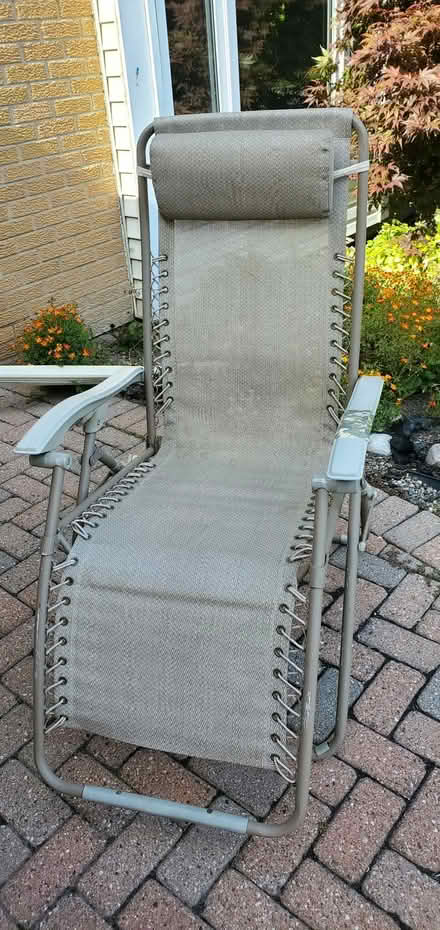 Photo of free Zero gravity lawnchair (Hiawatha Park) #2