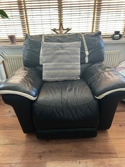 Photo of free Black/cream leather sofas and chair (Haxey DN9) #2