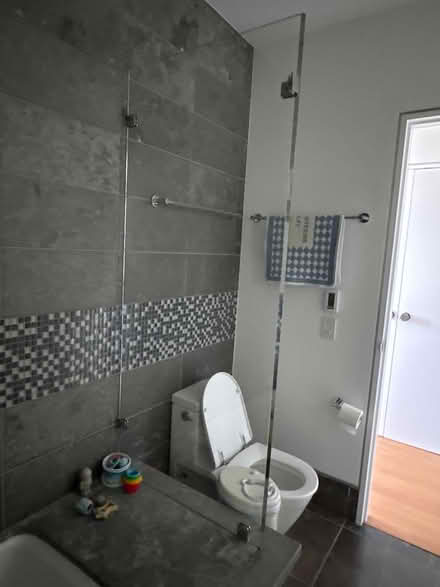Photo of free glass surround panels for bathtub (Noe Valley) #3