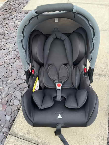 Photo of free Ickle Bubba car seat & Isofix base (Southam CV47) #3