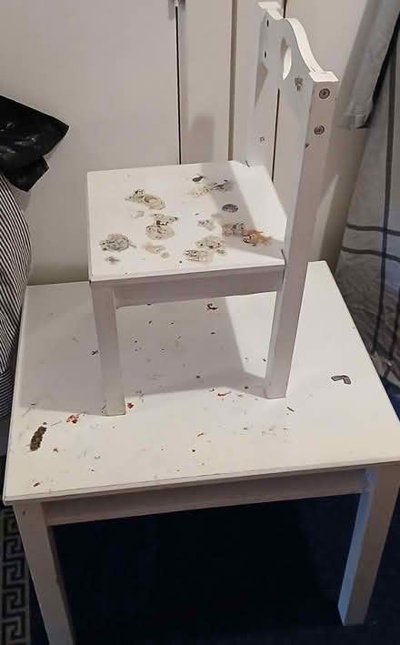 Photo of free kids table & chair (Kennington SE11) #1
