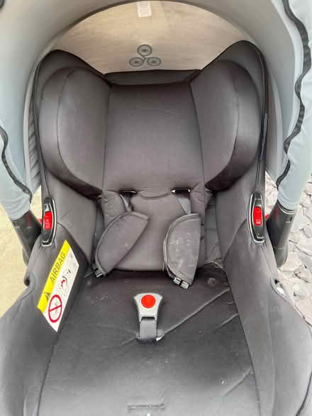 Photo of free Ickle Bubba car seat & Isofix base (Southam CV47) #4