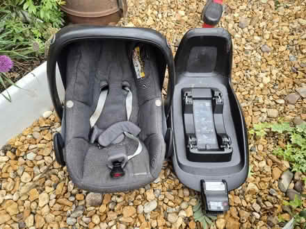 Photo of free Isofix baby car seat (Horsham RH12) #1