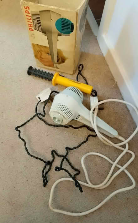 Photo of free Hair dryer and styling brush (Cottonmill AL1) #1