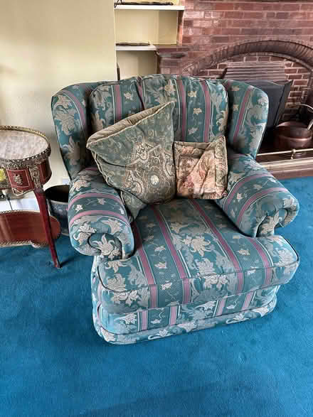 Photo of free Beautiful Three Piece Suite (Maney B72) #4