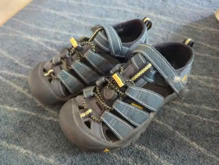 Photo of free Kids' shoes, size 13 and size 1 (Times Square) #4