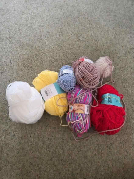 Photo of free Wool oddments (Castor PE5) #1