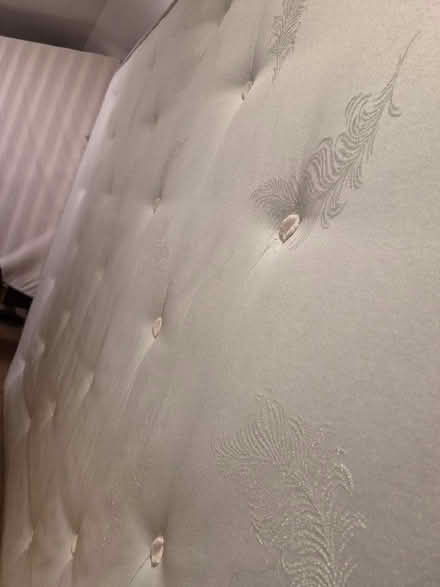 Photo of free Dreams Traditionnal Open Spring King SizeMattress (Isleworth TW7) #3