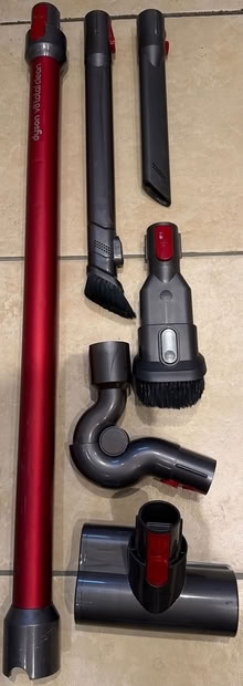 Photo of free Dyson V8 Totalcare cordless hoover (Belvedere DA17) #4