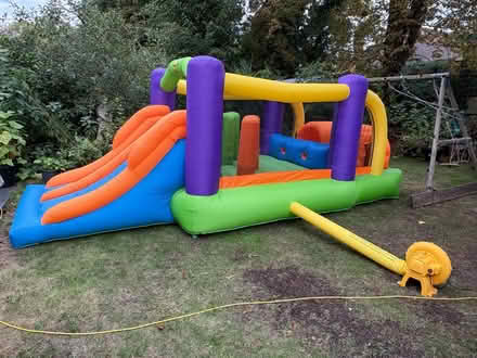 Photo of free Obstacle course bouncy castle (Highway SL6) #1