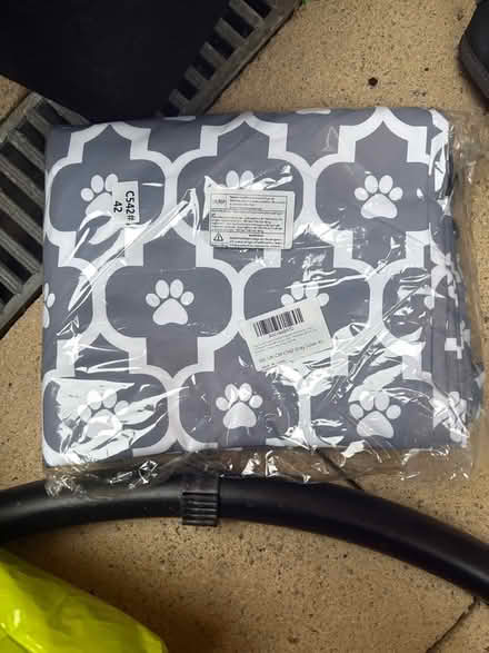 Photo of free Bundle of cat/dog stuff (Hartington Road BN2) #3