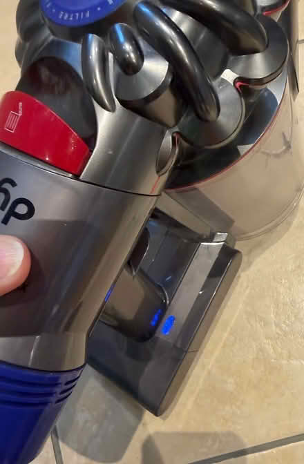 Photo of free Dyson V8 Totalcare cordless hoover (Belvedere DA17) #3