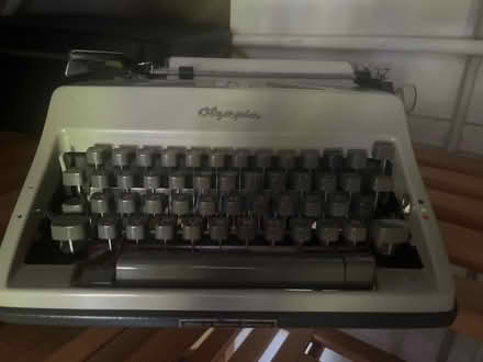 Photo of free Vintage manual ribbon typewriter (Foxton CB22) #4