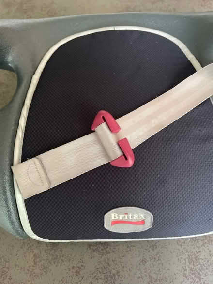 Photo of free Britax booster seat 15 to 36 kg (Brooke NR15) #2