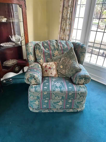 Photo of free Beautiful Three Piece Suite (Maney B72) #2