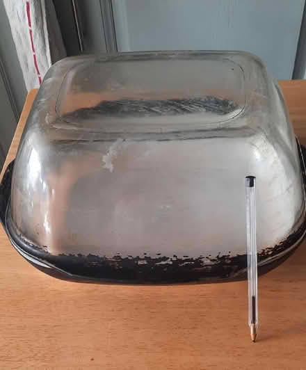 Photo of free Roast casserole dish - Pyrex (Woodley RG6) #1