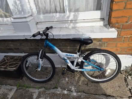 Photo of free Girl's bike (probably 5 -7 years) (London N17) #1