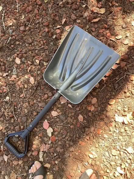 Photo of free Small snow shovel (Foothill Boulevard Cupertino) #1