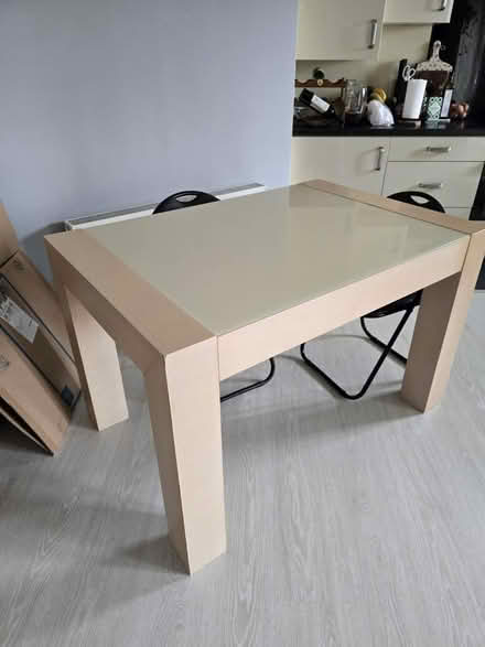 Photo of free Table for 4 chairs but expands to 6 (D13F854) #1