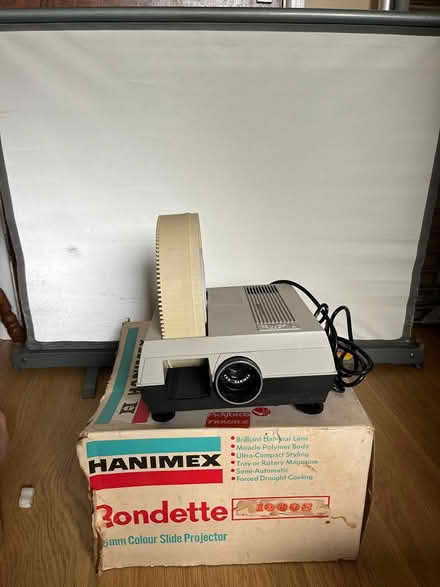 Photo of free Slide Projector and screen (Hedge End SO30) #1