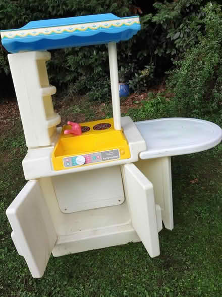 Photo of free Children's kitchen center (Woodbridge IP12) #1