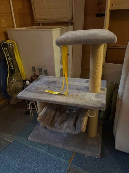 Photo of free Cat scratching frame (Vigo Village DA13) #1
