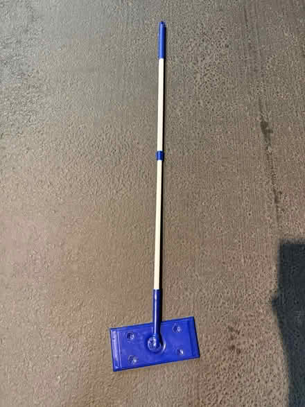 Photo of free Flat floor mop, needs pads (1075 Valencia Avenue) #1