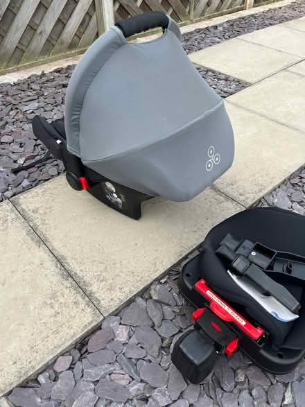 Photo of free Ickle Bubba car seat & Isofix base (Southam CV47) #2
