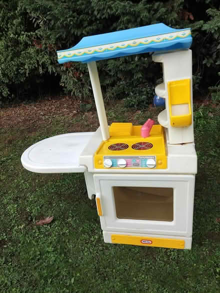Photo of free Children's kitchen center (Woodbridge IP12) #2