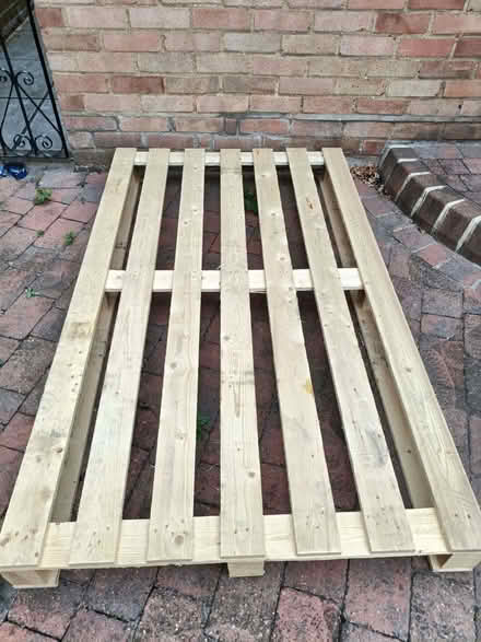 Photo of free Two pallets (Chipping Barnet EN5) #1
