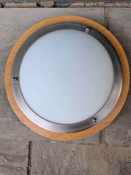 Photo of free ceiling light (Grayshott GU26) #2
