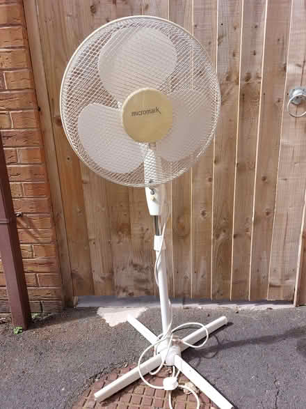 Photo of free pillar fan (Woodchurch CH49) #1