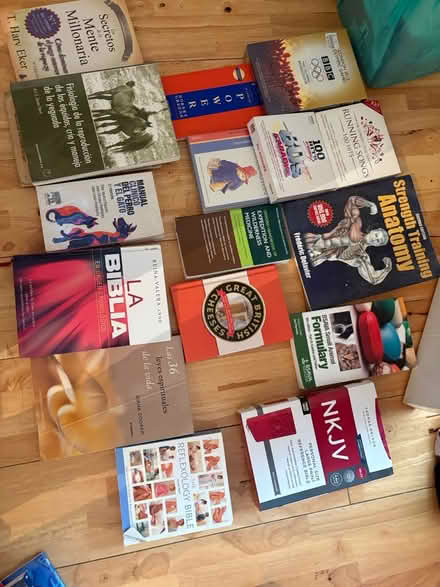 Photo of free Spanish books (Hanworth TW13) #3