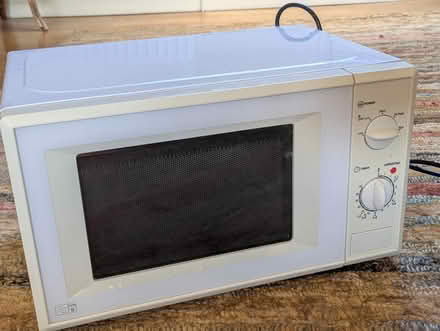 Photo of free Sainsbury's 700w microwave oven (Teddington TW11) #1