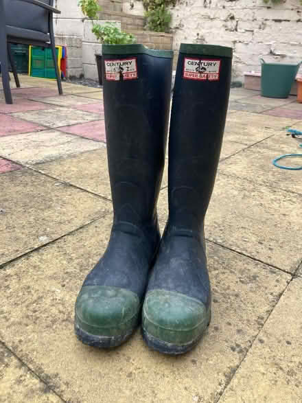 Photo of free Size 9 steel toe wellies (Stanley PH1) #1