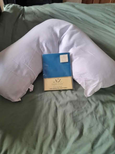 Photo of free V shaped support pillow (Enfield EN2) #1
