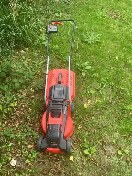 Photo of free electric lawn mower (Streatham SW16) #1