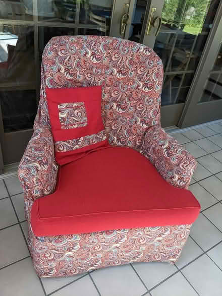 Photo of free Comfy swivel and rocking side chair (Waverly St, Fishkill) #1
