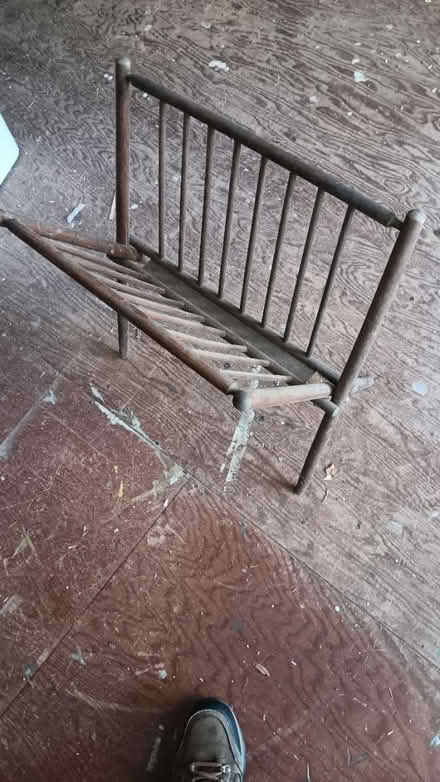Photo of free Knitting stand (19095) #2
