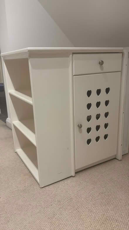 Photo of free White small cabinet (East Finchley) #1