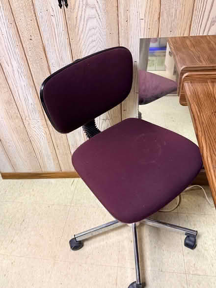 Photo of free Computer desk and chair (Rostraver) #3