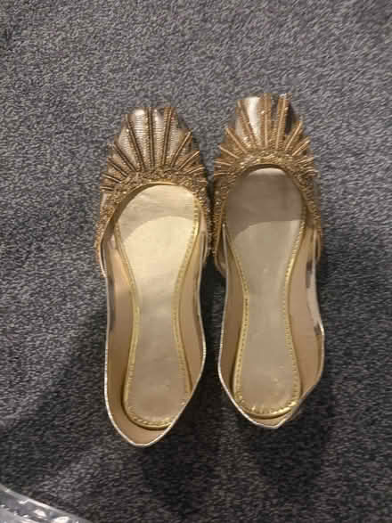 Photo of free Ladies flip flop shoes (E3) #1