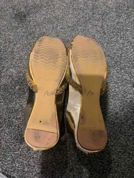 Photo of free Ladies flip flop shoes (E3) #2