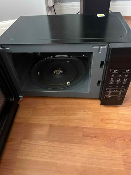 Photo of free fully working microwave (Rayners Lane - HA2) #2